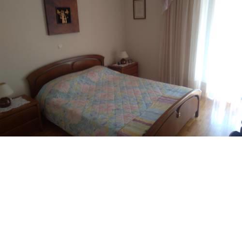 Double bed in comfy flat