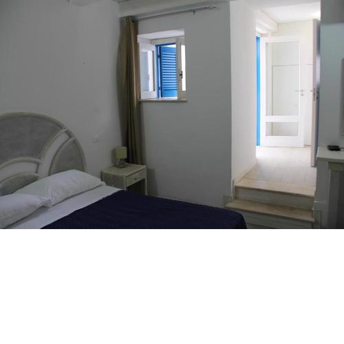 Double room, air conditioning, bathroom, in the center of Tropea Calabria n6783