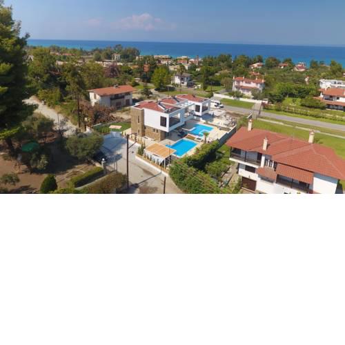 Douglas Villa - Private Pool, BBQ, 4Bdrms, View