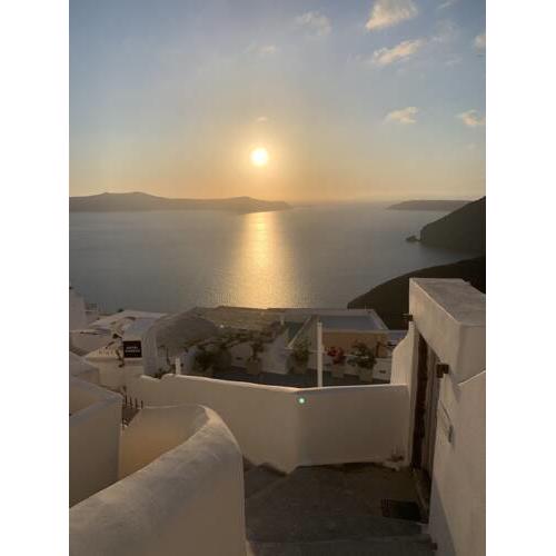 Doukas Caldera Suites