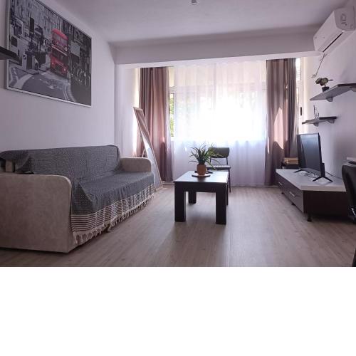 Downtown Boulevard enchanting apartment!