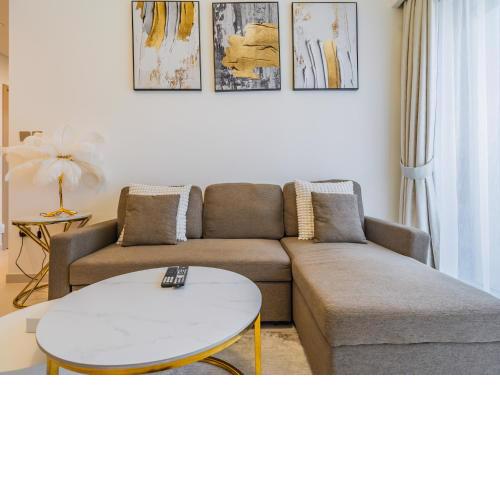 Downtown Decadence : A 1BR Urban Sanctuary