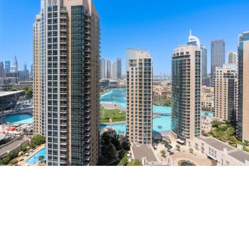 Downtown Dubai, Luxury 2 Bed 2 Bath Apartment - Pool, Gym, AirCon, Parking - Views of The Dubai Fountain & Burj Khalifa