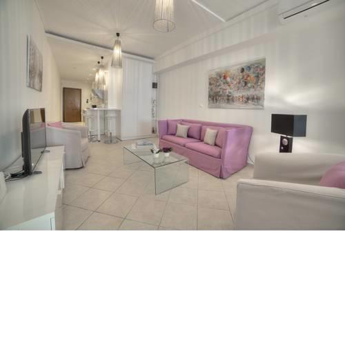 Downtown Glyfada smart apartment