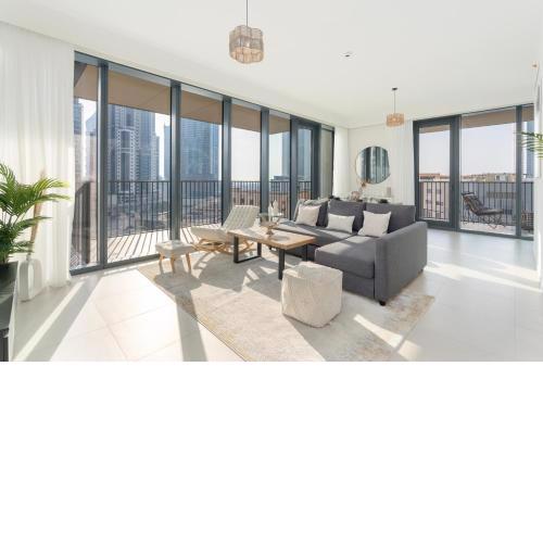 Downtown / Great Location / 2BDR / 2 Balconies / 10 min walk from Dubai Mall
