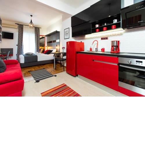 Downtown Luxury Boutique Suites : the red suite