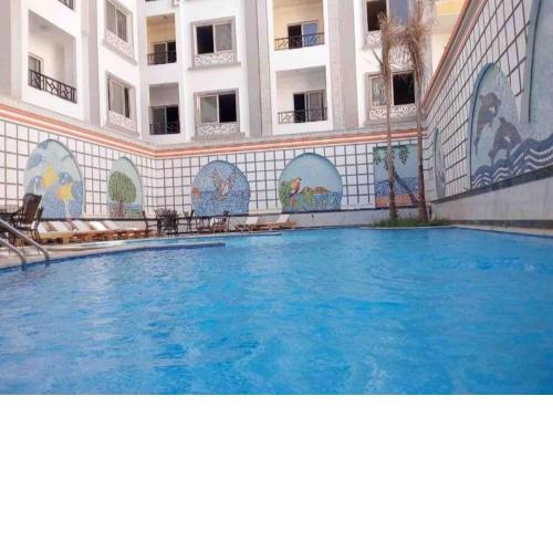 Downtown room near gym pool beach shops walking distance from all entertainment and shopping