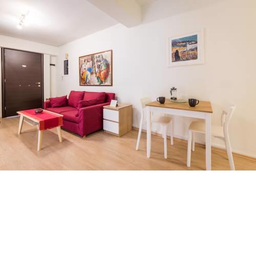 Downtown urban apartment for 4 people in Plaka