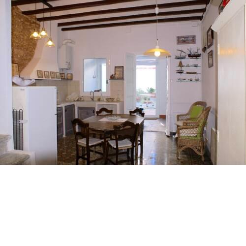DOWNTOWN VILANOVA RENT HOUSE