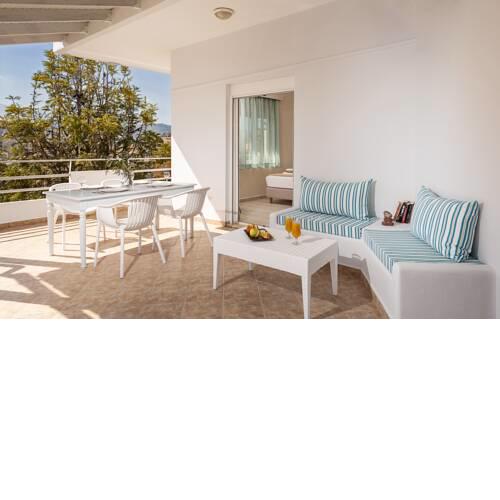 Dream Holidays-City Apartment-50m from Sandy Beach!