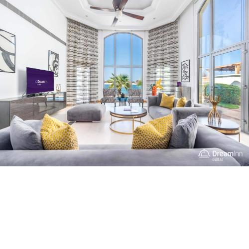 Dream Inn - Beachfront Villa with Private Pool