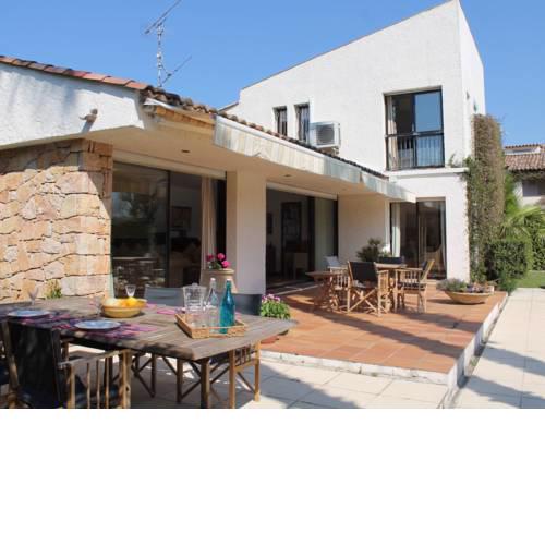 DreamLuxe vacation villa with pool and breakfast