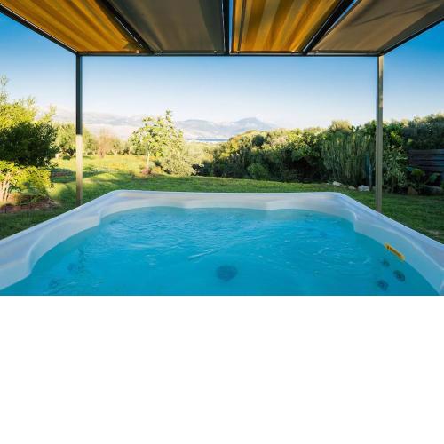 Dreamy Wooden Cottage Lixouri