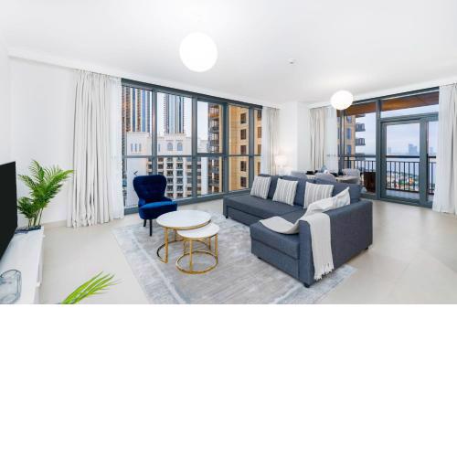Dubai Creek / Brand New / Amazing Marina, Downtown Skyline and Burj Khalifa Views / 15 min from Dubai Mall / 6 People