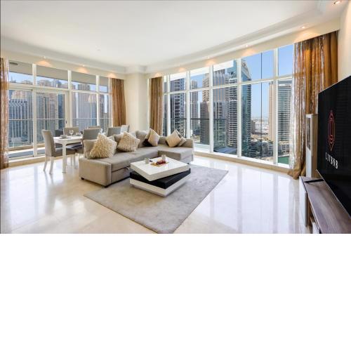 Dubai Marina 3 Bedroom Suite with Full Marina View