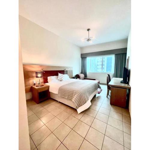 Dubai Marina Private Room, Walk to the beach, Mall & Tram/Metro