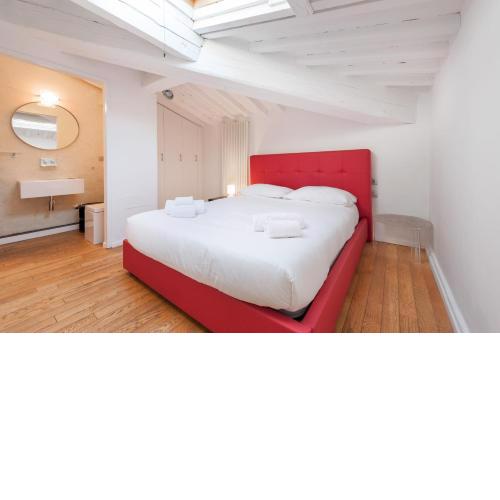 DUOMO FLORENCE LOFT perfect for couples! hosted by Sweetstay