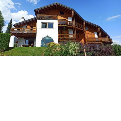 Duplex de luxe avec jardin dans un chalet