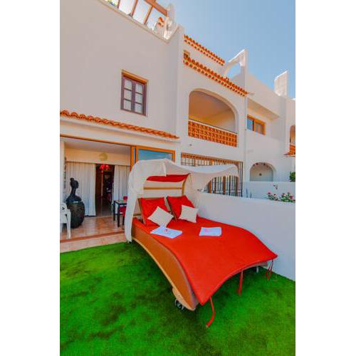 Duplex in Amarilla Golf, heated pool, private garden & Bali bed