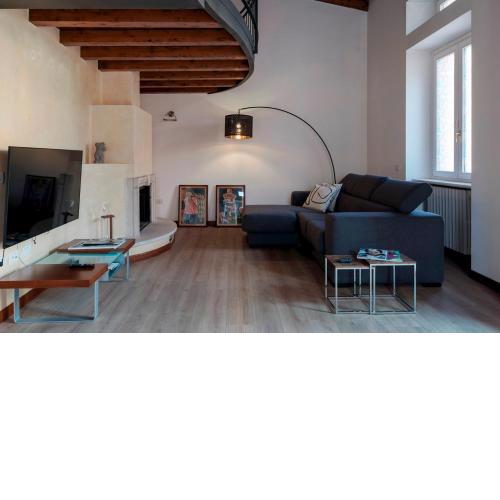 Duplex open space with private courtyard in center
