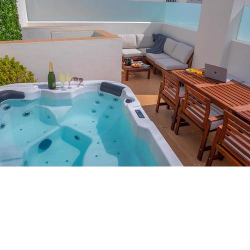 Duplex Penthouse with Jacuzzi and Twin Shower.