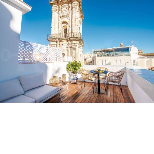 Duplex w/ private rooftop & view on San Juan church