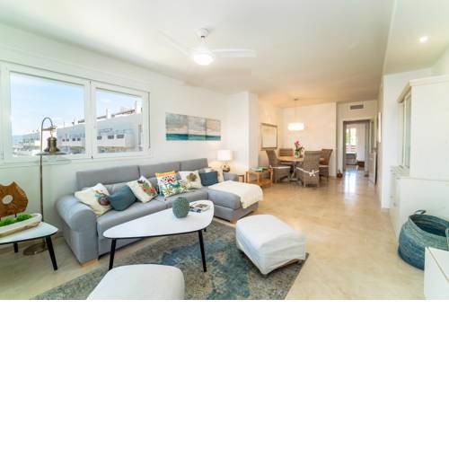 Duquesa Dreams - 2 Bed/2 Bath apt with panoramic golf course and mountain view