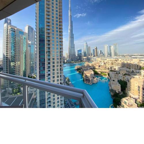 Durrani Homes - The Residences 5BR Besides Dubai Mall with Burjkhalifa and Fountain view