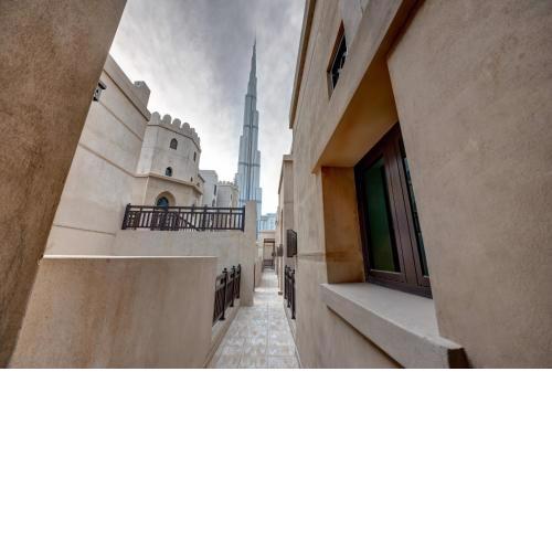 Durrani Homes - Unique Garden Apt at Souk Al Bahar besides Dubai Mall & Burjkhalifa with private jaccuzi