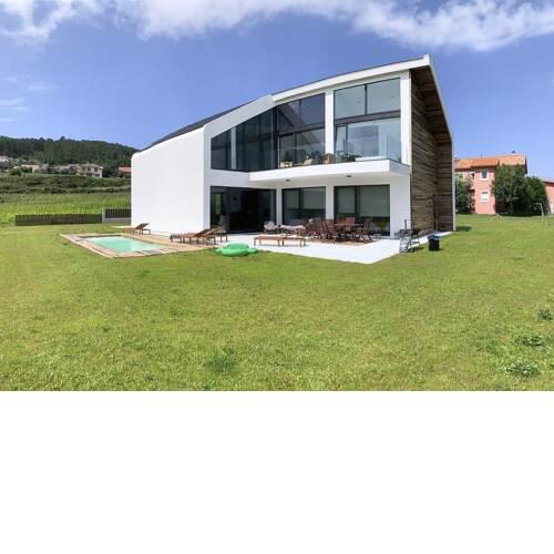 Duyo Villa Sleeps 7 with Pool