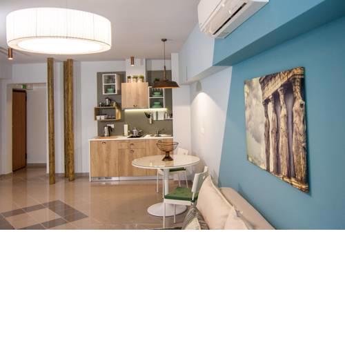 Dynasta Central Suites
