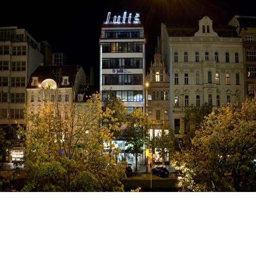 EA Hotel Julis