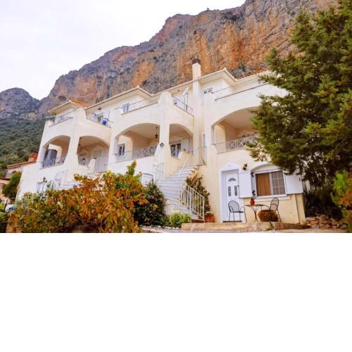 East Red Rock and View Leonidio maisonette studio