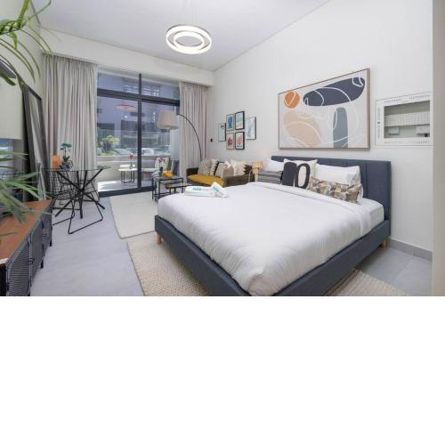 Eclectic Studio with Terrace in Oxford Blvd JVC