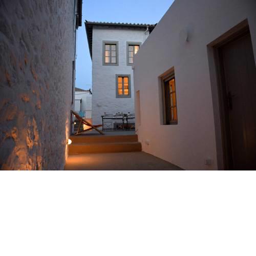 Ecloge, Hydra Island