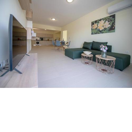 Eden Lily- Luxurious Apartment with Sea View