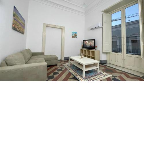 EDIFICIO STORICO - APPARTAMENTO 2 PIANI - CENTRO DI CATANIA