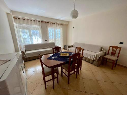 Ed's Apartment near City Center