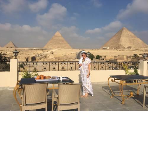 Egypt pyramids inn