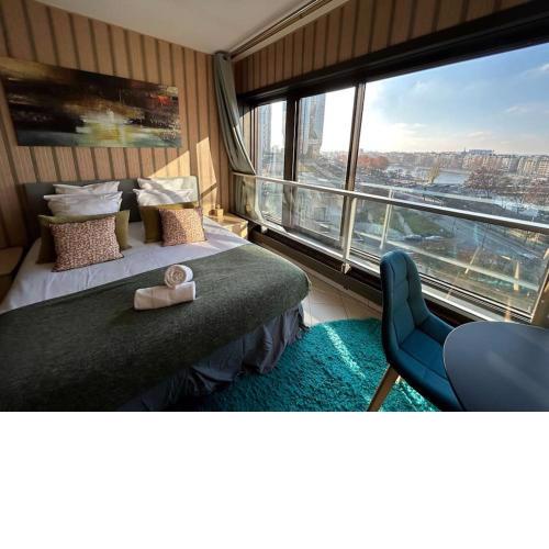 Eiffel and Beatiful Flat