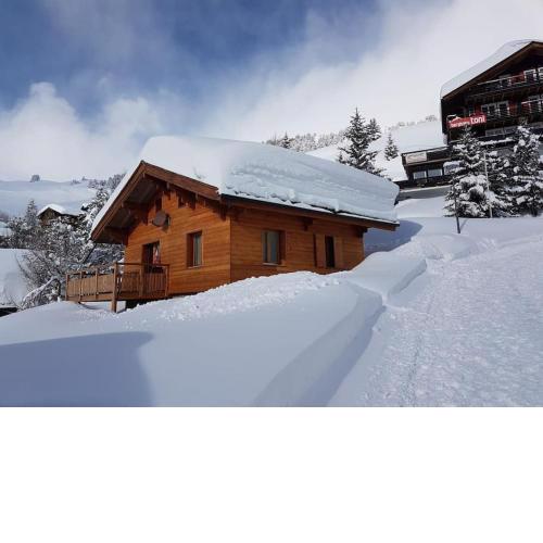 Eigenes Chalet direkt beim Golf- und Tennisplatz