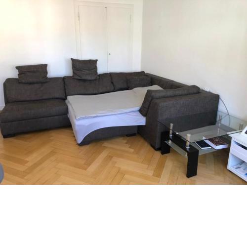 Ein Zimmer in einer 2-Zimmer-Wohnung im Zentrum