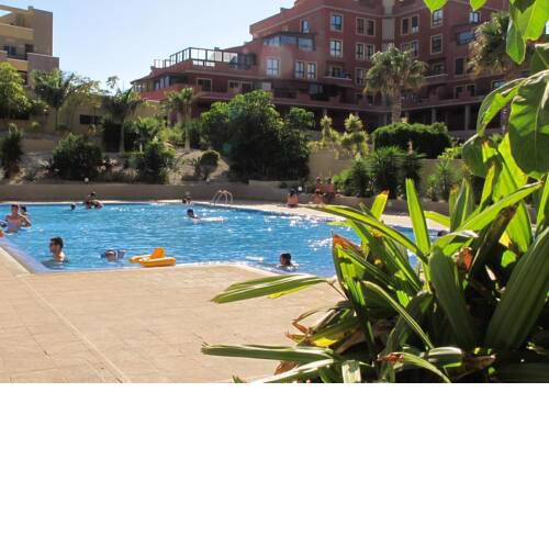 El Médano. La Perla, terrace & pool