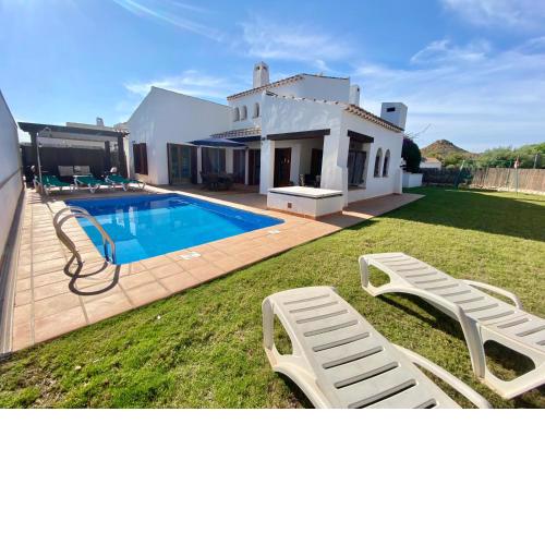 El Valle Golf - 3 bedroom villa with private swimming pool and large garden