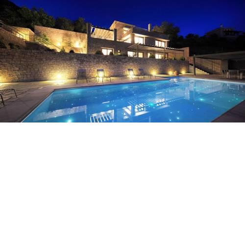 Elafivolia Arachova Suites