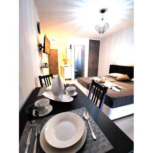 ELEANA Apartments