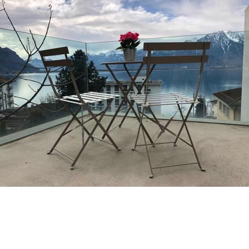 Eleganc lake view Apartment