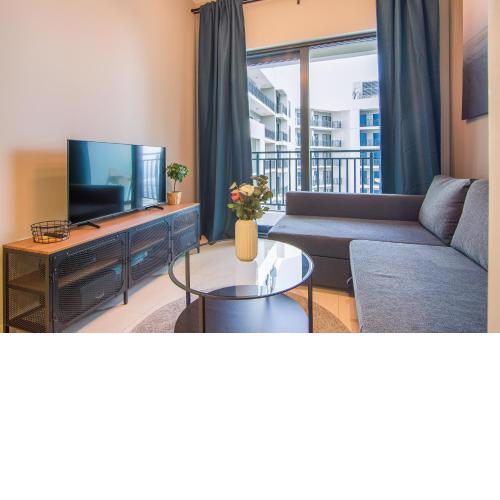 Elegant 1BR Canal View in Business Bay - Near Metro