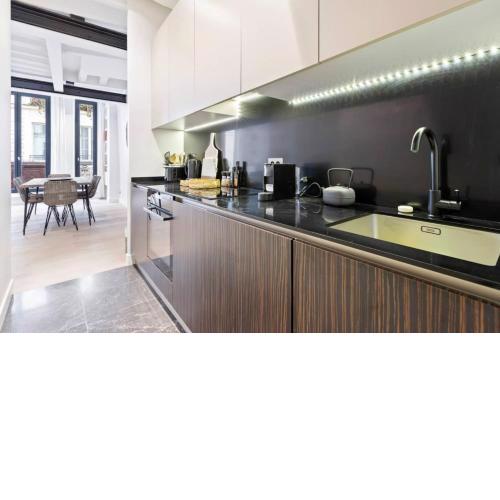 Elegant 2 Bedroom Apartment in Paris