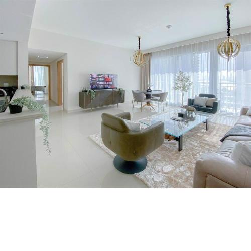 Elegant 2BDR Waterfront w/ Burj Khalifa Views